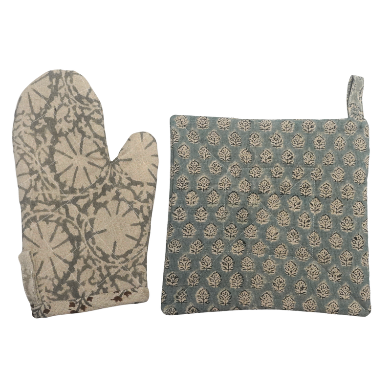 Yewande Oven Mitts and Pot Holder Set