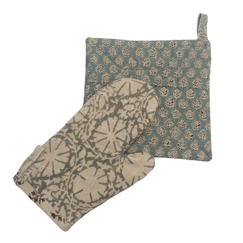 Yewande Oven Mitts and Pot Holder Set